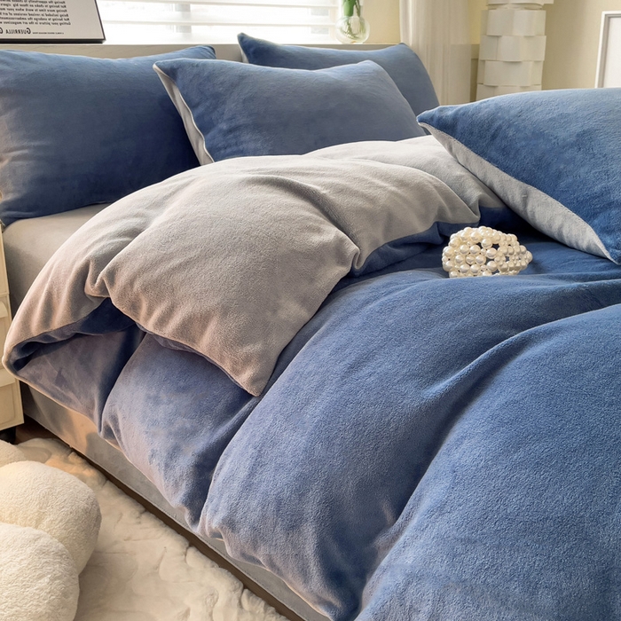 91家纺网 家纺一手货源 找家纺 寐居  2023新款高克重拼色牛奶绒四件套 宝石蓝灰