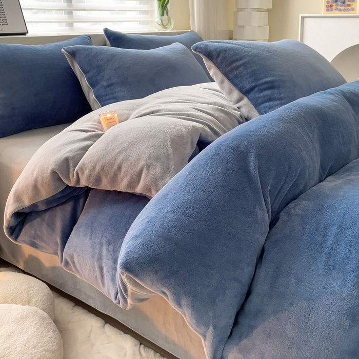 91家纺网 家纺一手货源 找家纺 寐居  2023新款高克重拼色牛奶绒四件套 宝石蓝灰
