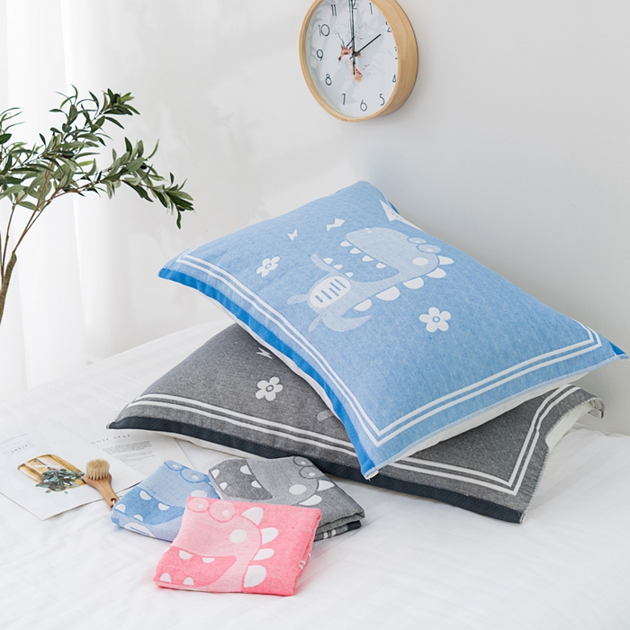 91家纺网 家纺一手货源 找家纺 朴尔家纺-毛巾被 2023新款特惠混纺棉质三层纱布独版AB面枕巾 小恐龙粉