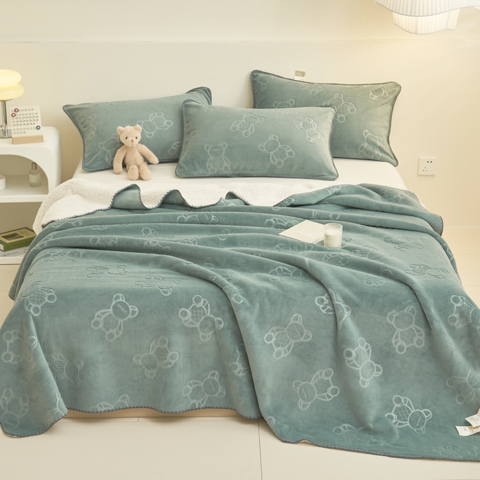 91家纺网 家纺一手货源 找家纺 21度C 2023新款贝贝熊-布叮熊牛奶绒复合毯 贝贝熊-茶绿