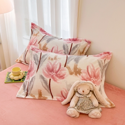 91家纺网 家纺一手货源 找家纺 （总）寐居家纺 2023新款小清新牛奶绒印花枕套