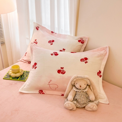 91家纺网 家纺一手货源 找家纺 （总）寐居家纺 2023新款小清新牛奶绒印花枕套