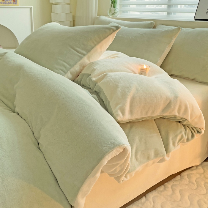 91家纺网 家纺一手货源 找家纺 寐居  2023新款高克重拼色牛奶绒四件套 豆绿奶黄