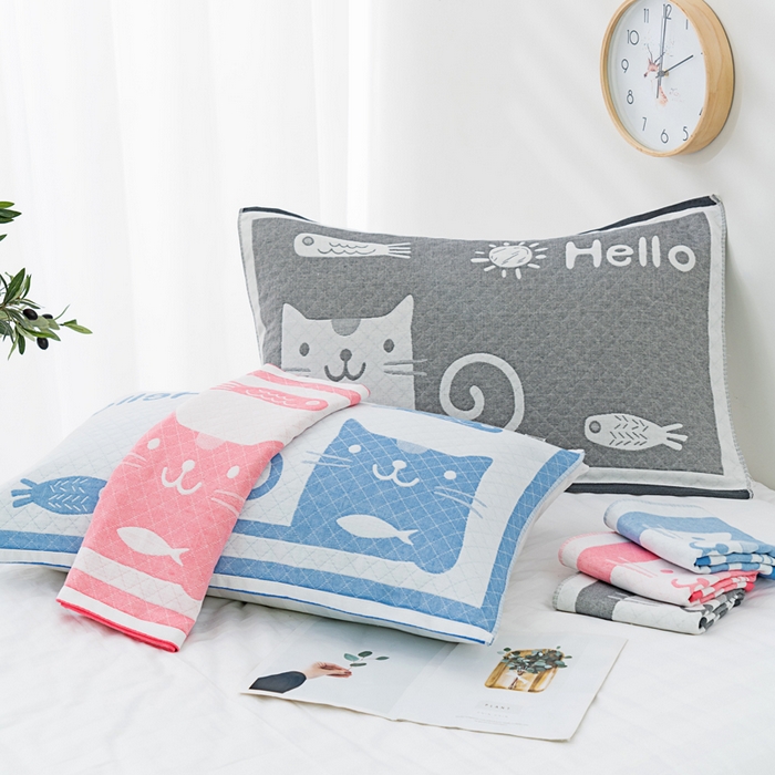 91家纺网 家纺一手货源 找家纺 朴尔家纺-毛巾被 2023新款特惠混纺棉质三层纱布独版AB面枕巾 爱鱼的猫灰