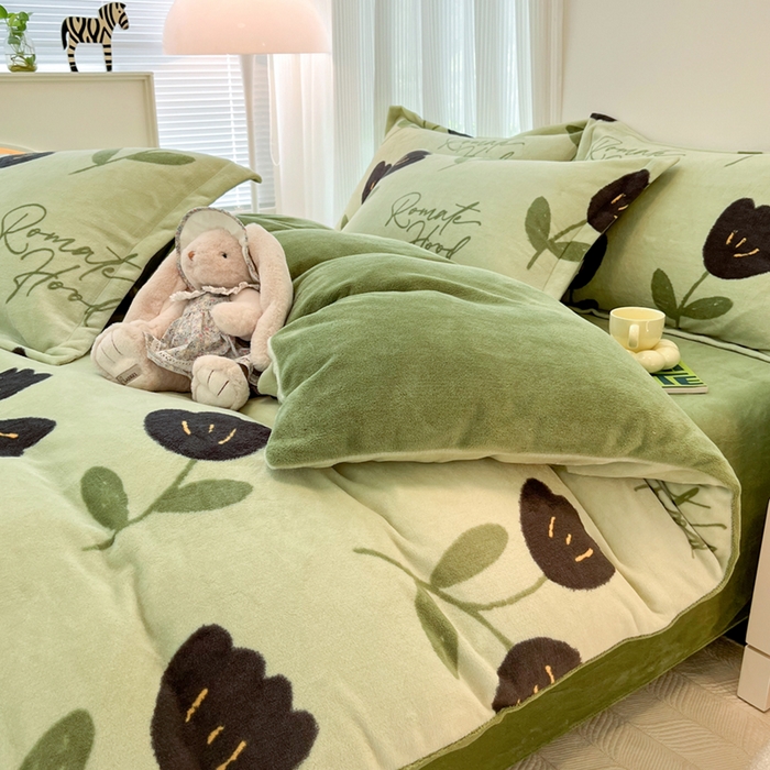 91家纺网 家纺一手货源 找家纺 寐居家纺 2023新款小清新牛奶绒印花四件套 花漫绿