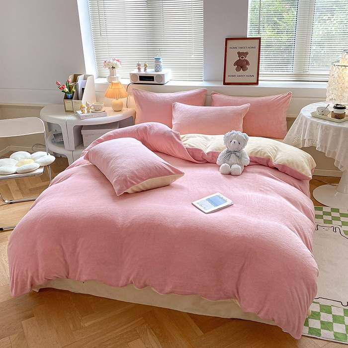 91家纺网 家纺一手货源 找家纺 寐居  2023新款高克重拼色牛奶绒四件套 草莓芝士