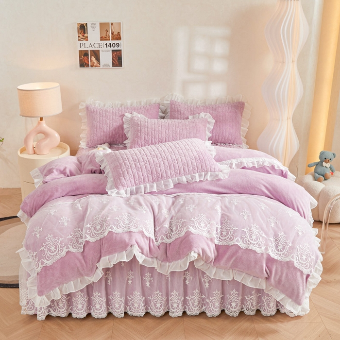 91家纺网 家纺一手货源 找家纺 虹星家纺 2023新款牛奶绒夹棉床裙套件清新系列-床裙款四件套 清新-浪漫紫