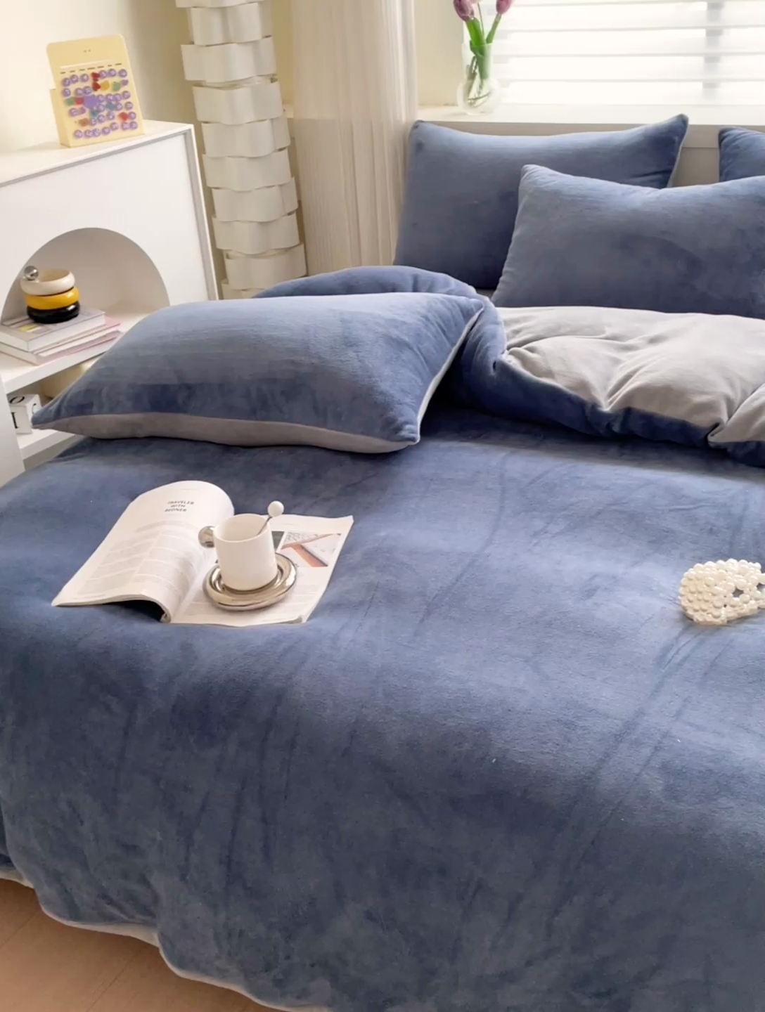 91家纺网 家纺一手货源 找家纺 寐居  2023新款高克重拼色牛奶绒四件套 宝石蓝灰