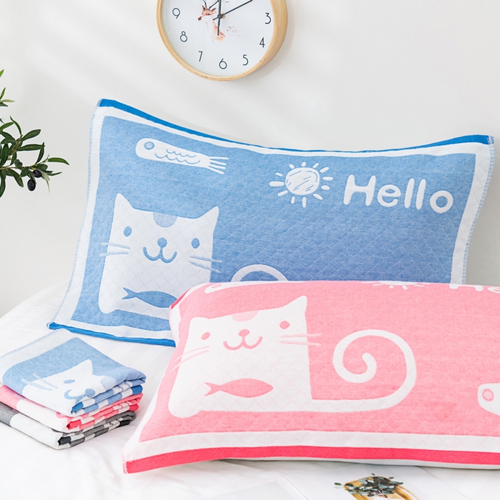 91家纺网 家纺一手货源 找家纺 朴尔家纺-毛巾被 2023新款特惠混纺棉质三层纱布独版AB面枕巾 爱鱼的猫灰