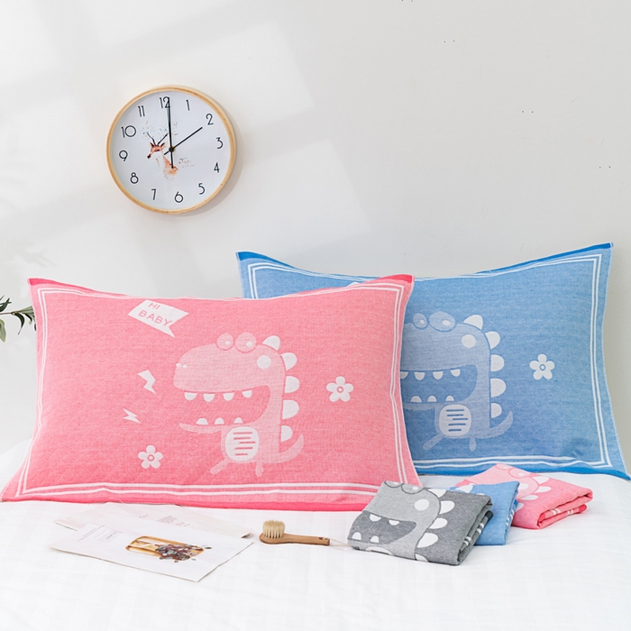 91家纺网 家纺一手货源 找家纺 朴尔家纺-毛巾被 2023新款特惠混纺棉质三层纱布独版AB面枕巾 小恐龙灰