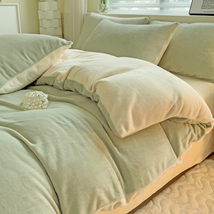 91家纺网 家纺一手货源 找家纺 寐居  2023新款高克重拼色牛奶绒四件套 豆绿奶黄