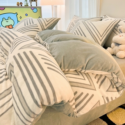 HL原创 2023新款牛奶绒单被套 三角线条