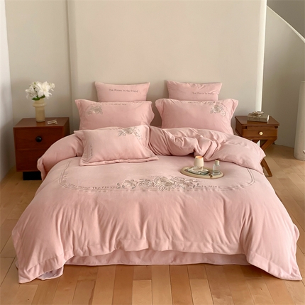 91家纺网 家纺一手货源 找家纺 （总）名品优仓 2023新款高克重230g牛奶绒绣花蔓璃系列四件套