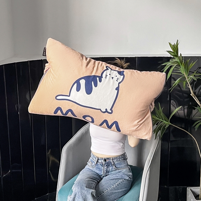 91家纺网 家纺一手货源 找家纺 潮邦创意家居 2025新款ins数码大版印花牛奶绒枕套单人枕 mom