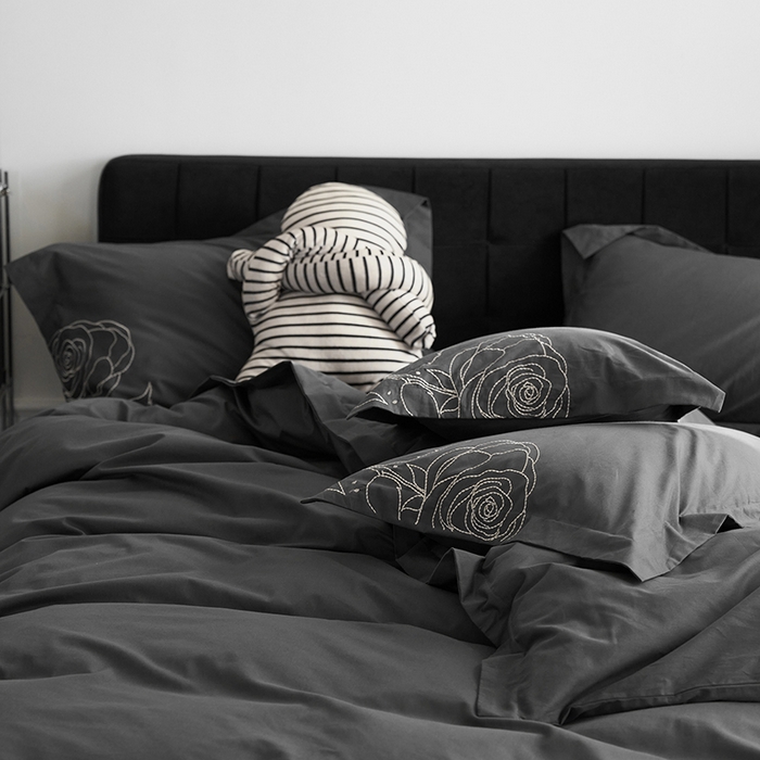 91家纺网 家纺一手货源 找家纺 千朵森 2024新款新疆长绒棉婚庆刺绣四件套-玫瑰 高雅灰