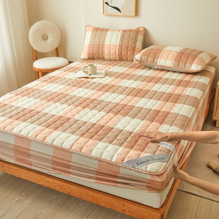 91家纺网 家纺一手货源 找家纺 2023新款直播爆款水洗棉夹棉床笠三件套 粉大格