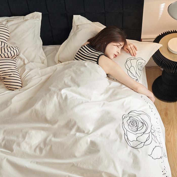 91家纺网 家纺一手货源 找家纺 千朵森 2024新款新疆长绒棉婚庆刺绣四件套-玫瑰 月光白