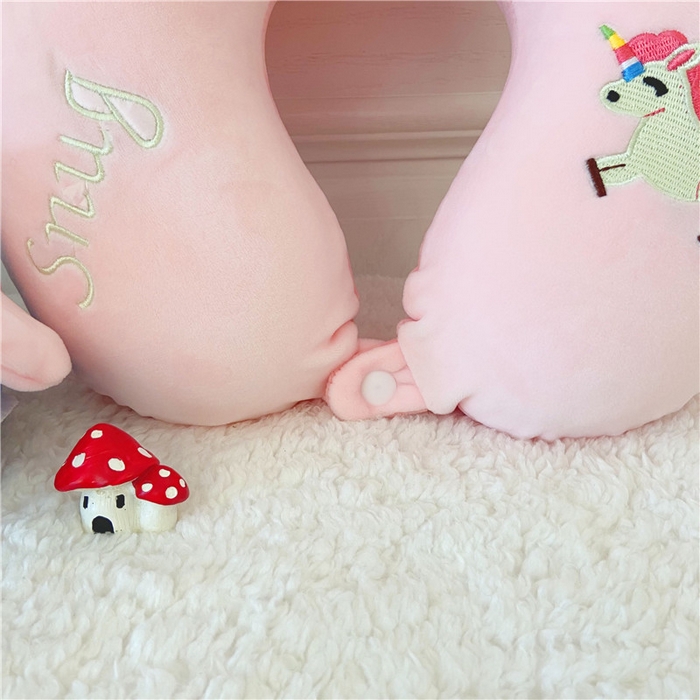 91家纺网 家纺一手货源 找家纺 卡奥2025新款带眼罩卡通U型枕旅行颈椎枕 独角兽32*31*12cm