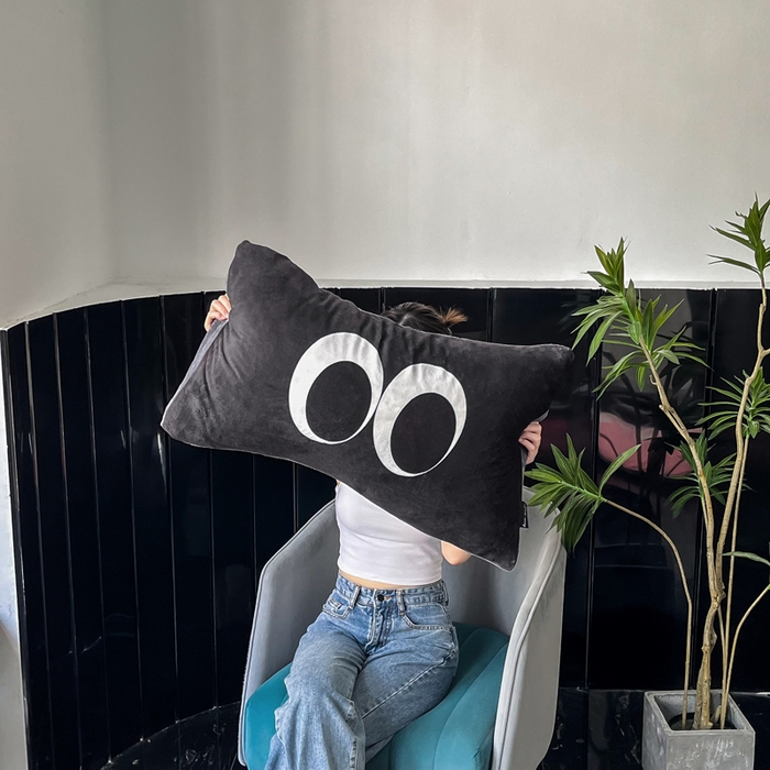 91家纺网 家纺一手货源 找家纺 潮邦创意家居 2025新款ins数码大版印花牛奶绒枕套单人枕 ins大眼