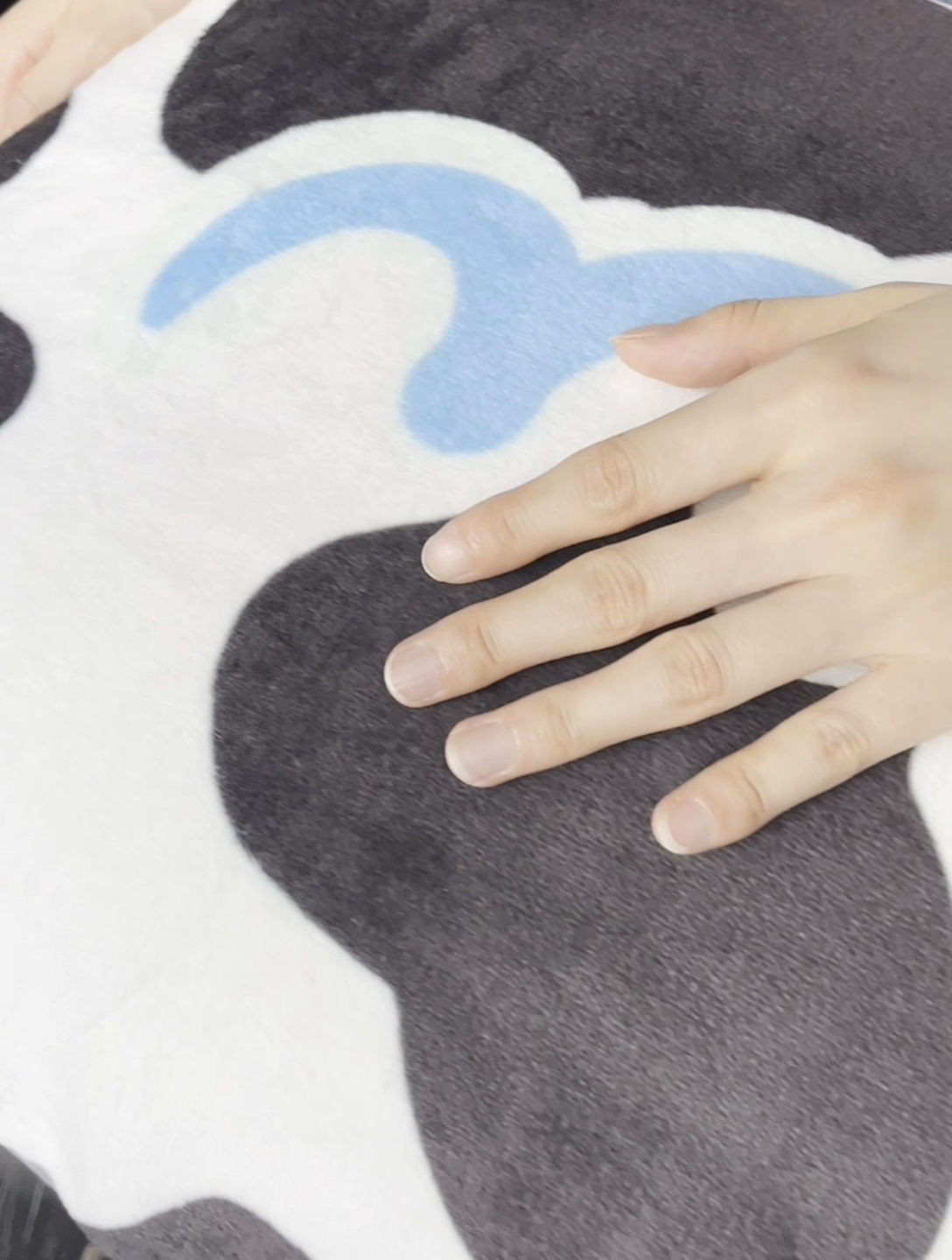 91家纺网 家纺一手货源 找家纺 潮邦创意家居 2025新款ins数码大版印花牛奶绒枕套单人枕 milk 奶牛