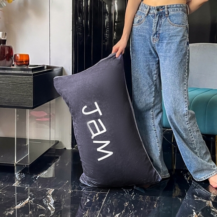 91家纺网 家纺一手货源 找家纺 潮邦创意家居 2025新款ins数码大版印花牛奶绒枕套单人枕 JAM