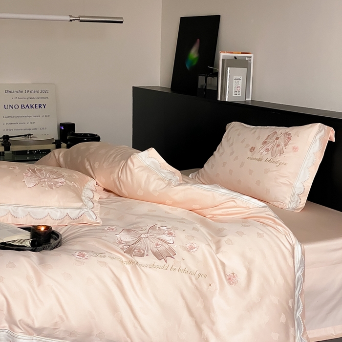 91家纺网 家纺一手货源 找家纺 MIU缪家居 2023新款100支全棉提花四件套-奇妙花园 粉