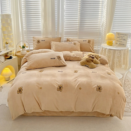 91家纺网 家纺一手货源 找家纺 寐居家纺 2023新款高克重牛奶绒毛巾绣四件套 萌萌熊-咖