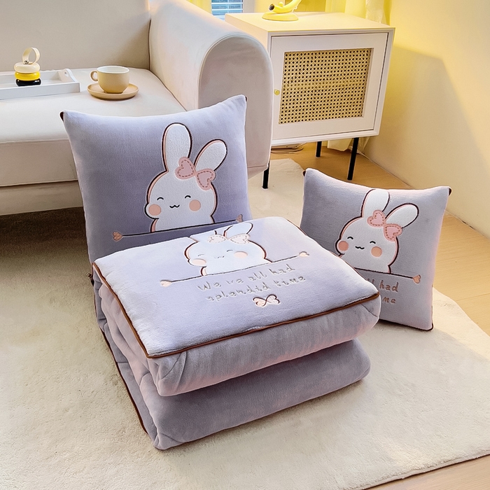 91家纺网 家纺一手货源 找家纺 阳光依佰 2023新款多功能牛奶绒抱枕被-暖暖兔 浅紫