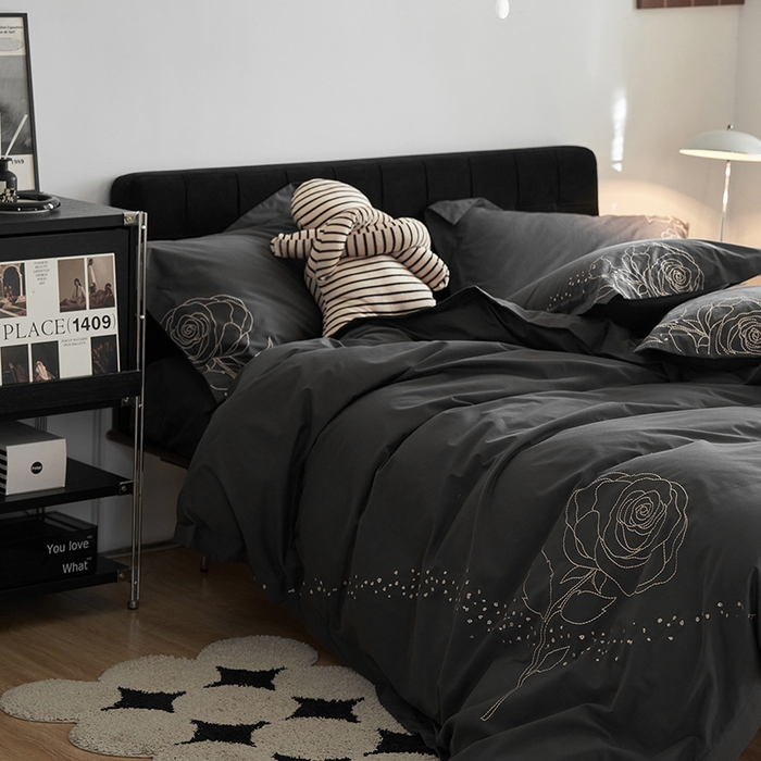 91家纺网 家纺一手货源 找家纺 千朵森 2024新款新疆长绒棉婚庆刺绣四件套-玫瑰 高雅灰