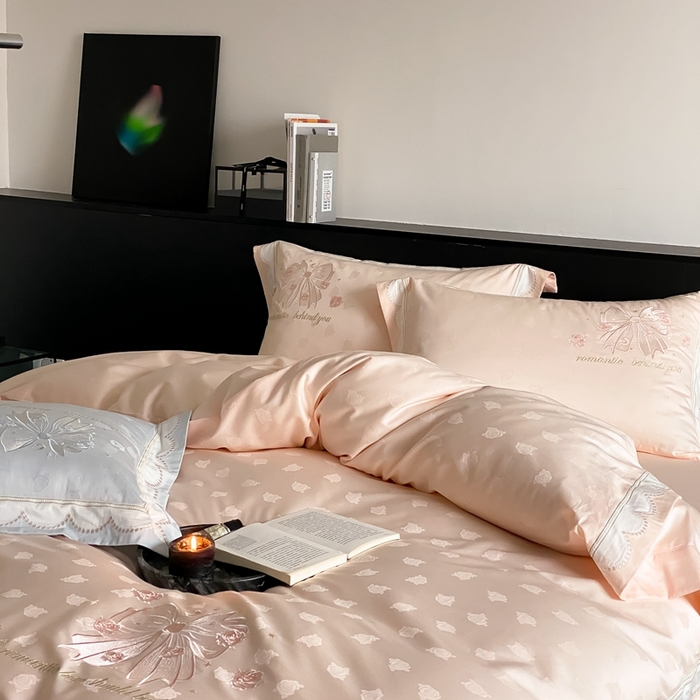 91家纺网 家纺一手货源 找家纺 MIU缪家居 2023新款100支全棉提花四件套-奇妙花园 粉