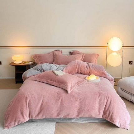 91家纺网 家纺一手货源 找家纺 （总）金麦 2023新款纯色皮草级320克兔兔绒四件套