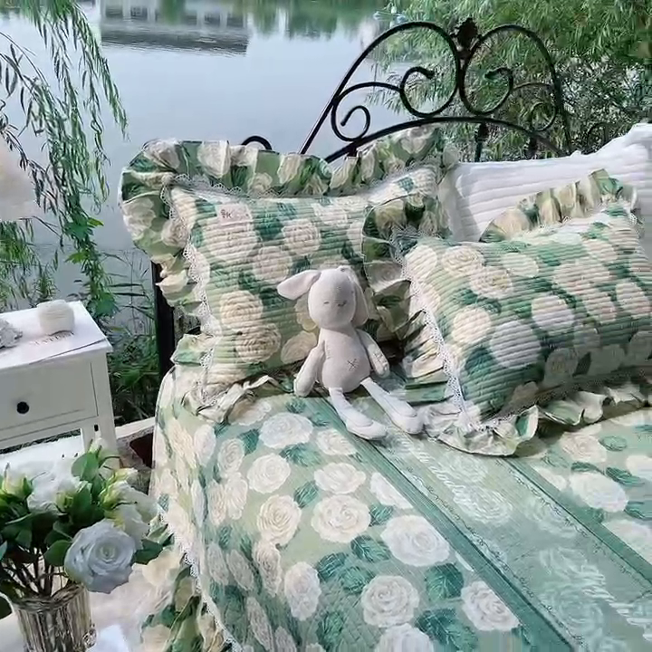 91家纺网 家纺一手货源 找家纺 胜权2023秋冬新款全棉花边夹棉单床盖单件四季用床盖三件套 依恋