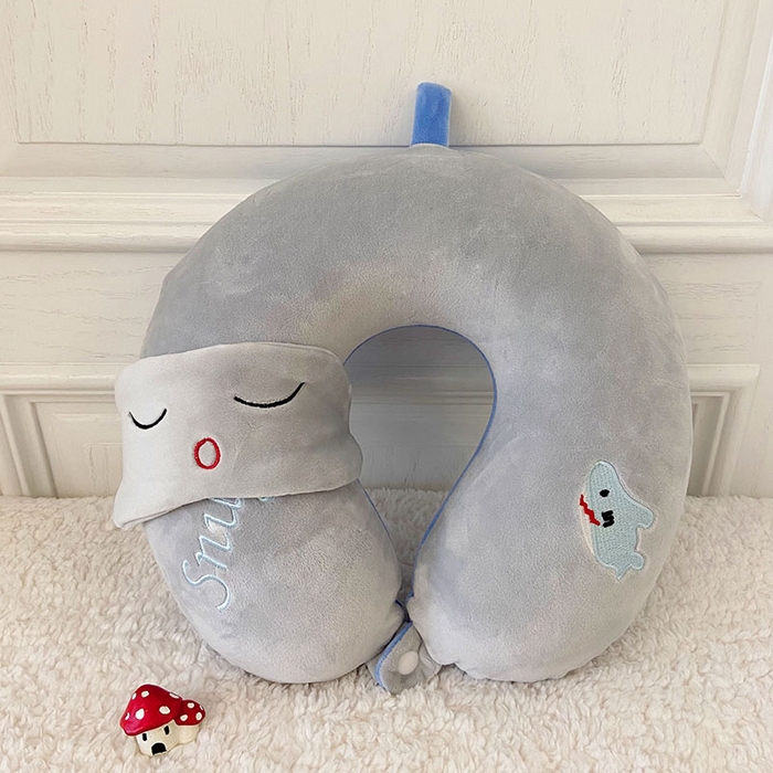 91家纺网 家纺一手货源 找家纺 卡奥2025新款带眼罩卡通U型枕旅行颈椎枕 蓝鲨32*31*12cm