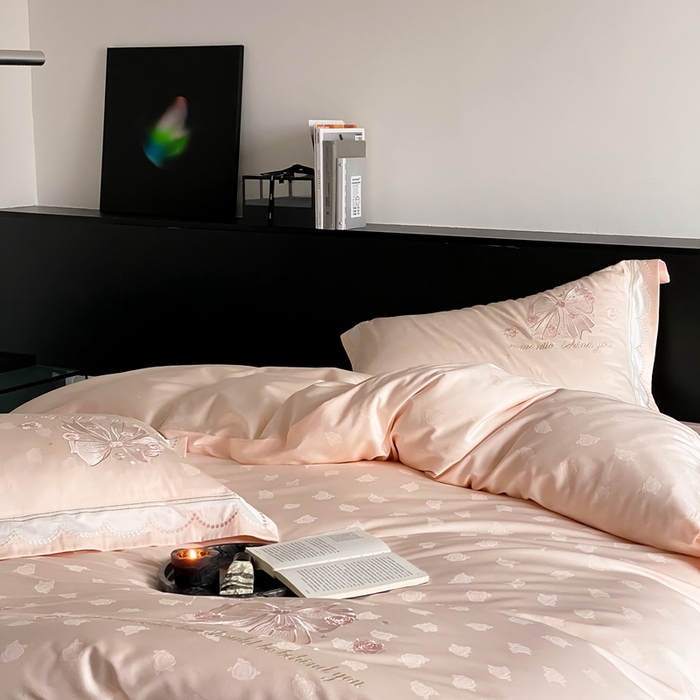 91家纺网 家纺一手货源 找家纺 MIU缪家居 2023新款100支全棉提花四件套-奇妙花园 粉