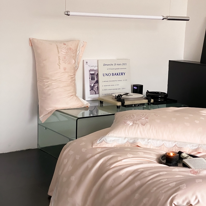 91家纺网 家纺一手货源 找家纺 MIU缪家居 2023新款100支全棉提花四件套-奇妙花园 粉