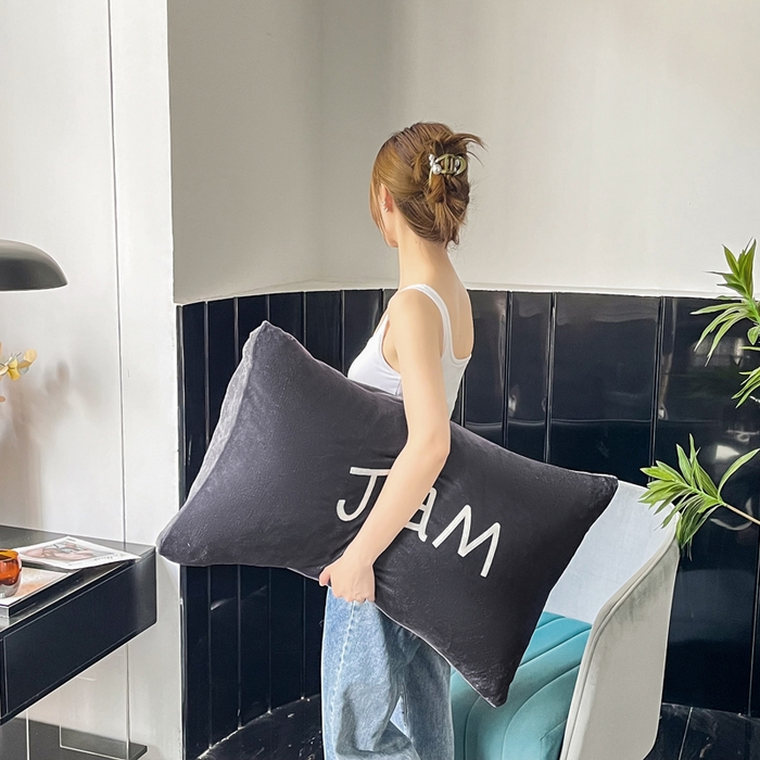 91家纺网 家纺一手货源 找家纺 潮邦创意家居 2025新款ins数码大版印花牛奶绒枕套单人枕 JAM