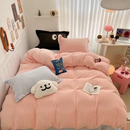 91家纺网 家纺一手货源 找家纺 顾里家纺 2023新款多巴胺撞色混搭牛奶绒四件套 蜜桃星海