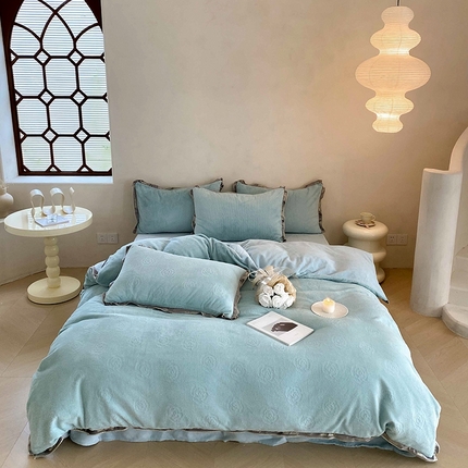 91家纺网 家纺一手货源 找家纺 （总）蜜柚 2024新款高克重全消光牛奶绒雕花烂花法式轻奢四件套