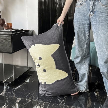 91家纺网 家纺一手货源 找家纺 潮邦创意家居 2025新款ins数码大版印花牛奶绒枕套单人枕 猫咪