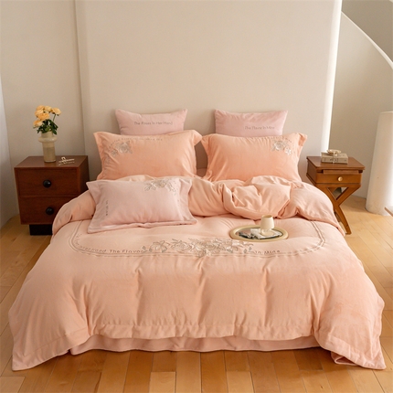 91家纺网 家纺一手货源 找家纺 （总）名品优仓 2023新款高克重230g牛奶绒绣花蔓璃系列四件套