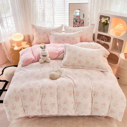 91家纺网 家纺一手货源 找家纺 （总）寐居家纺 2023新款高克重剪花印花牛奶绒四件套 