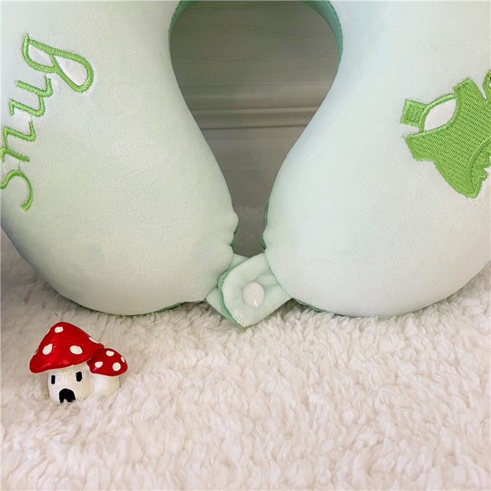 91家纺网 家纺一手货源 找家纺 卡奥2025新款带眼罩卡通U型枕旅行颈椎枕 小恐龙32*31*12cm