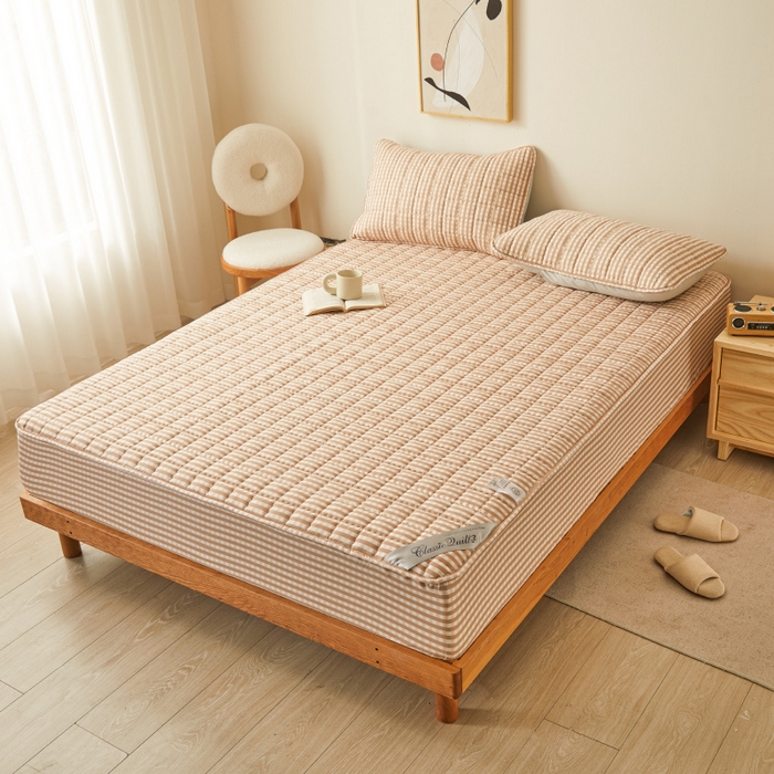 91家纺网 家纺一手货源 找家纺 2023新款直播爆款水洗棉夹棉床笠三件套 粉小格