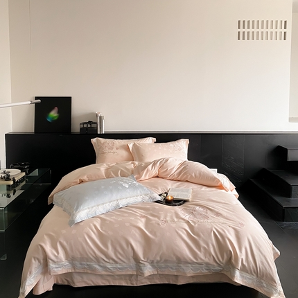 91家纺网 家纺一手货源 找家纺 MIU缪家居 2023新款100支全棉提花四件套-奇妙花园 粉