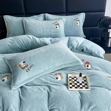 91家纺网 家纺一手货源 找家纺 （总）许林 2025新款泰迪绒熊猫刺绣四件套