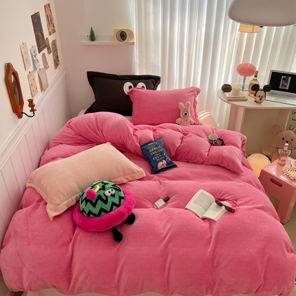 91家纺网 家纺一手货源 找家纺 顾里家纺 2023新款多巴胺撞色混搭牛奶绒四件套 千禧芭比