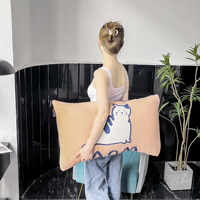 91家纺网 家纺一手货源 找家纺 潮邦创意家居 2025新款ins数码大版印花牛奶绒枕套单人枕 mom