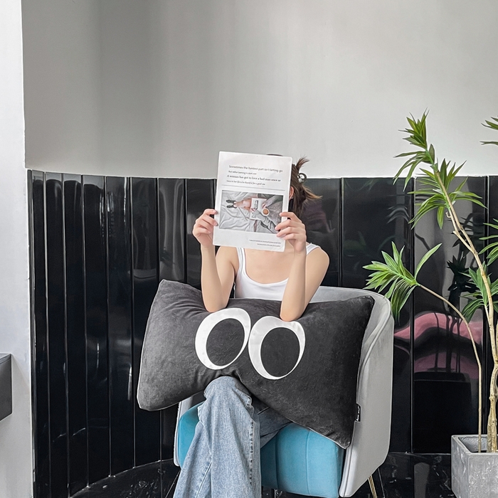 91家纺网 家纺一手货源 找家纺 潮邦创意家居 2025新款ins数码大版印花牛奶绒枕套单人枕 ins大眼