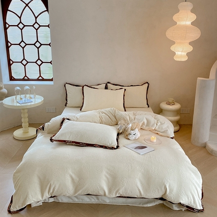 91家纺网 家纺一手货源 找家纺 （总）蜜柚 2024新款高克重全消光牛奶绒雕花烂花法式轻奢四件套