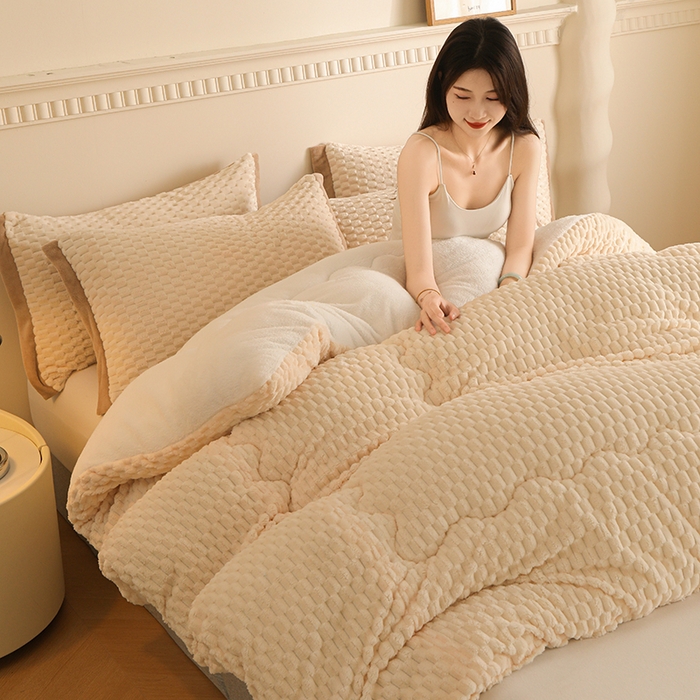 91家纺网 家纺一手货源 找家纺 雅蔓依家纺 2025新款金龟绒龟背绒羊羔绒冬被被子被芯 唯美米杏